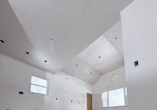 finished room with smooth plastered walls